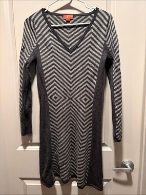 Krimson Klover Gray Chevron Geometric V Neck Sweater Dress Medium